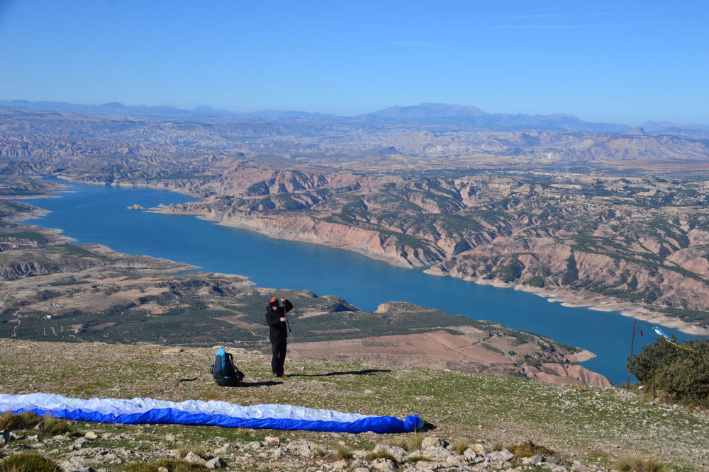 Vuela en Parapente sobre la Majestuosa Granada con Andaventur: Una Aventura de Ensueño